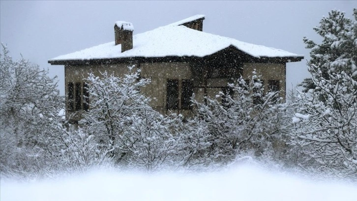Safranbolu'nun tarihi yapıları karla kaplandı