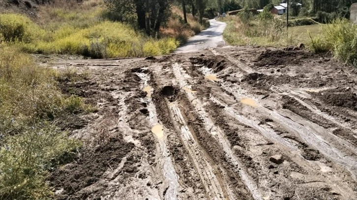 Sağanak yağışlar bazı illerde hayatı olumsuz etkiledi