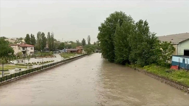 Sağanak sebebiyle Ankara Çayı tam kapasiteye ulaştı