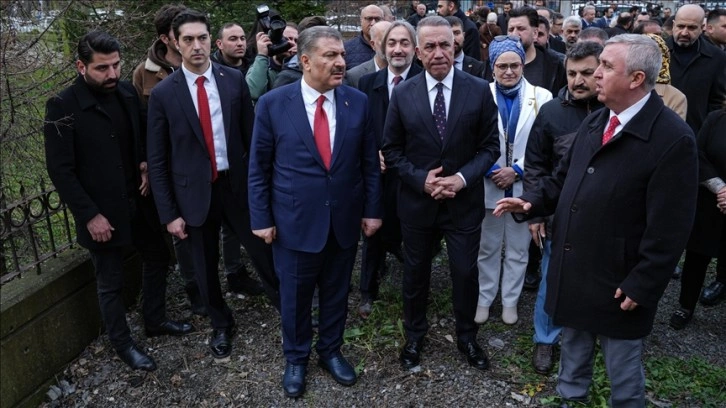 Sağlık Bakanı Koca Sultangazi'de hastane inşaatında incelemelerde bulundu