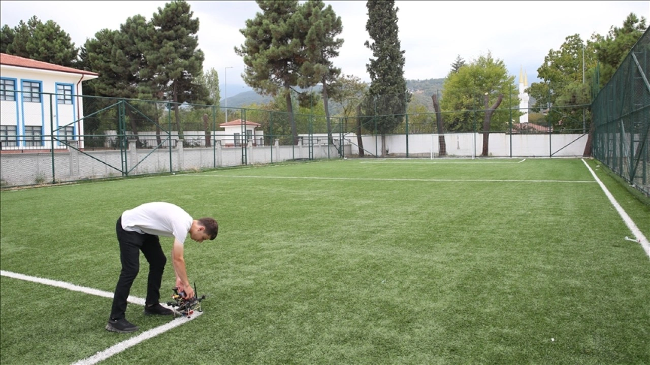 Sakarya'da meslek lisesi öğrencilerinin ürettiği İHA TEKNOFEST finallerinde boy gösterecek