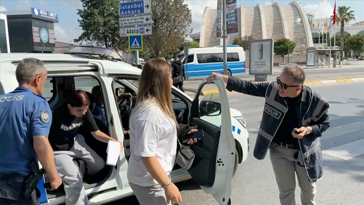 Sakarya'da polis ekipleri, kimliğini kaybeden öğrenciyi LGS sınavına yetiştirdi