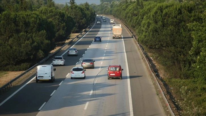 Sakarya, Düzce ve Bolu’da otoyoldaki bayram trafiği normale döndü