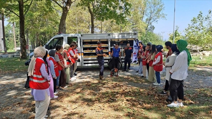 Sakarya'da AFAD afetlerde görev alacak gönüllü gençleri eğitiyor