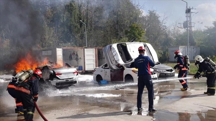 Sakarya'da itfaiyeci adayları zorlu eğitimden geçiriliyor