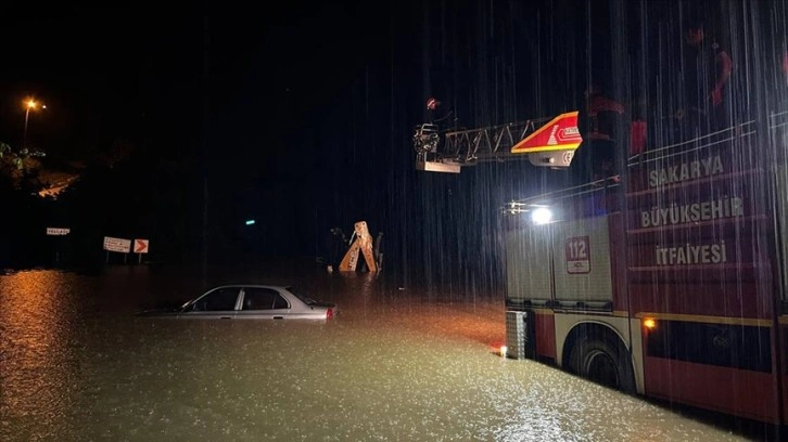 Sakarya'da sağanak taşkınlara sebep oldu