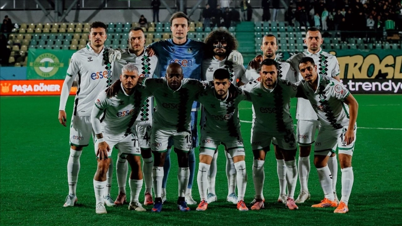 Sakaryaspor sahada da yönetimde de zor günler geçiriyor