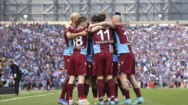 Şampiyon Trabzonspor sezonu Medipol Başakşehir deplasmanında tamamlıyor