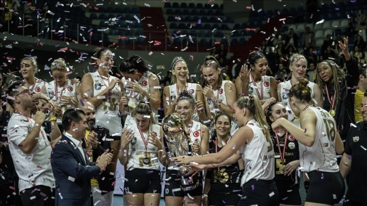 Şampiyon VakıfBank, kupasına kavuştu