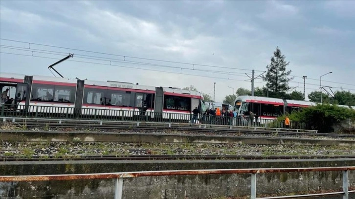 Samsun'da tramvayların çarpışması sonucu çok sayıda kişi yaralandı