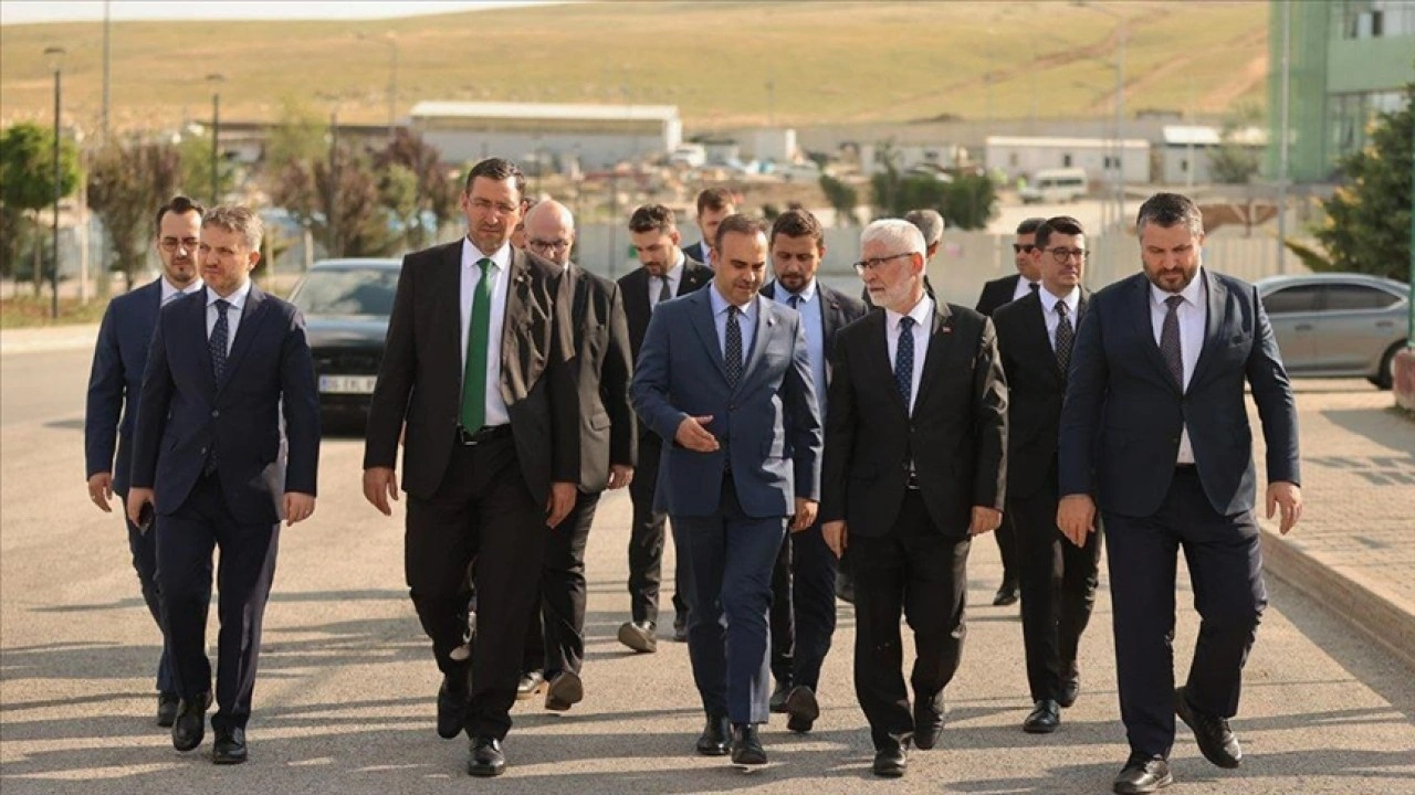 Sanayi ve Teknoloji Bakanı Kacır, ROKETSAN'ı ziyaret etti