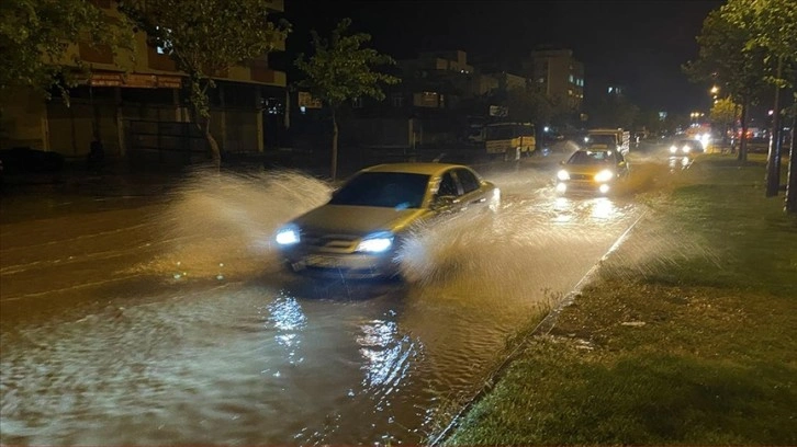 Şanlıurfa ve Osmaniye'de sağanak etkili oldu