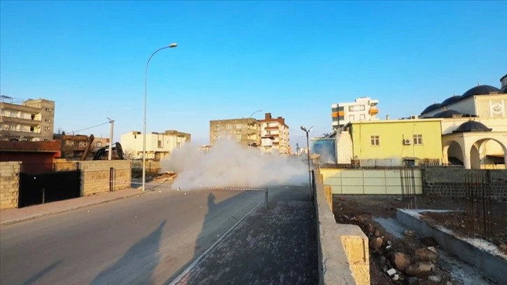 Şanlıurfa'da depremde hasar gören minarelerin yıkımı sürüyor