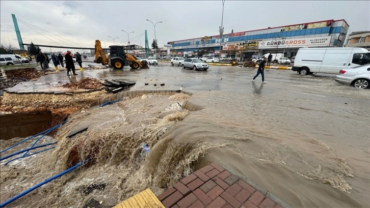 Şanlıurfa'da sağanak etkili oluyor