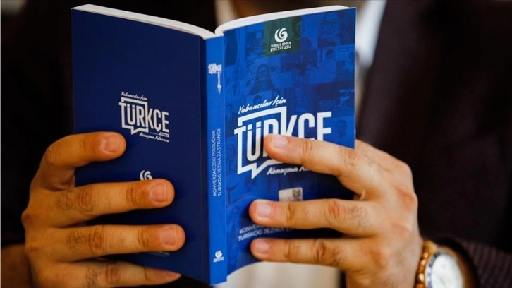 Saraybosna Yunus Emre Enstitüsünde "Yabancılar İçin Türkçe Konuşma Kılavuzu" tanıtıldı