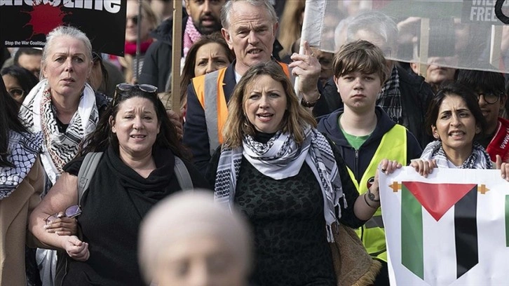 Şarkıcı Charlotte Church, Gazze'ye verdiği destek nedeniyle ailesinin tehdit edildiğini açıkladı