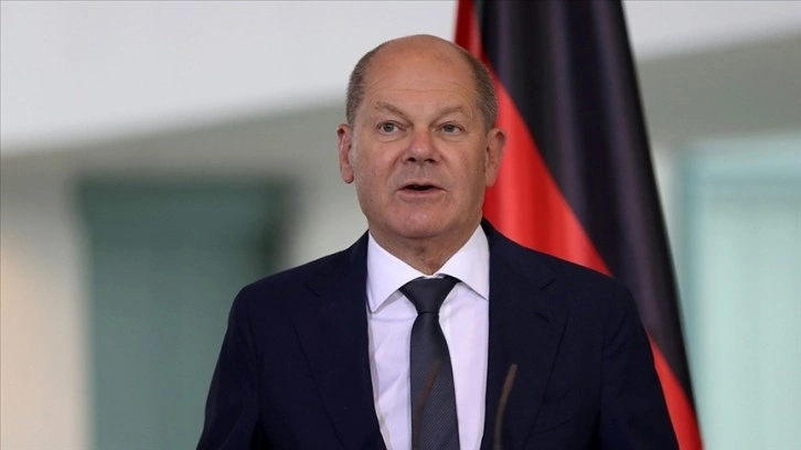 Scholz: Almanya'da kalma hakkı olmayanları büyük ölçüde sınır dışı etmeliyiz