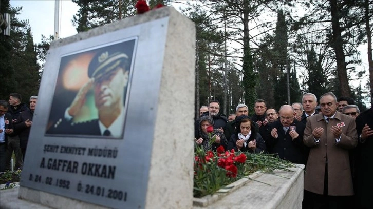 Şehit Emniyet Müdürü Ali Gaffar Okkan, Sakarya'da mezarı başında anıldı