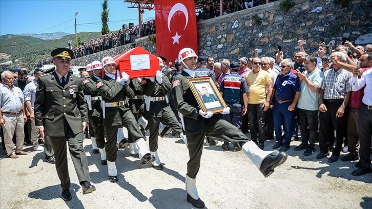 Şehit Piyade Uzman Çavuş Alpay Aras Antalya'da toprağa verildi