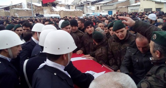 Şehit polis Erbay, Bayburt’ta son yolculuğuna uğurlandı