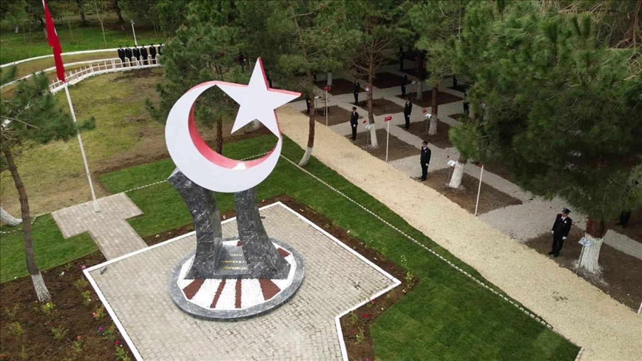 Şehit polis memuru Fethi Sekin'in mezun olduğu okulda 'Kahramanlar Ormanı' yapıldı