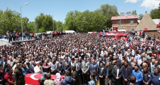 Şehit uzman çavuş gözyaşları içinde toprağa verildi