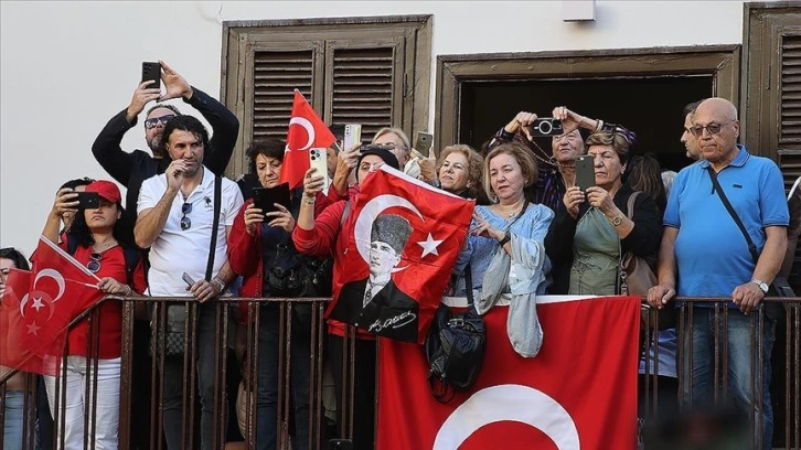 Selanik'teki Atatürk Evi'nde, Türkiye Cumhuriyeti'nin 100. yılı dolayısıyla tören düz