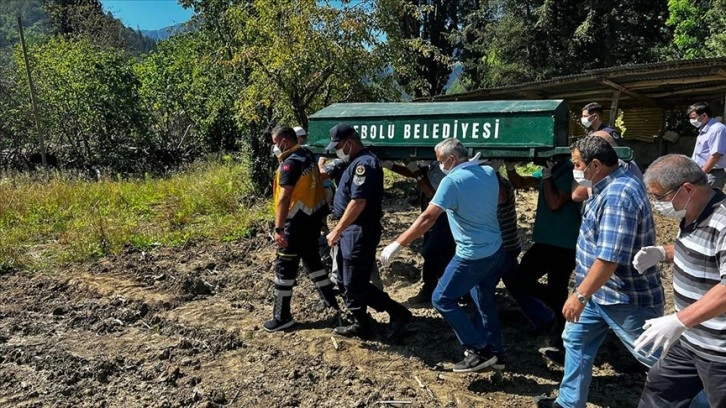 Selde Kastamonu'dan Sinop açıklarına sürüklenen cenaze yeniden defnedildi