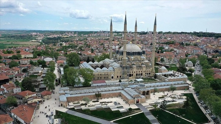 Selimiye Meydanı modern bir görünüme kavuştu