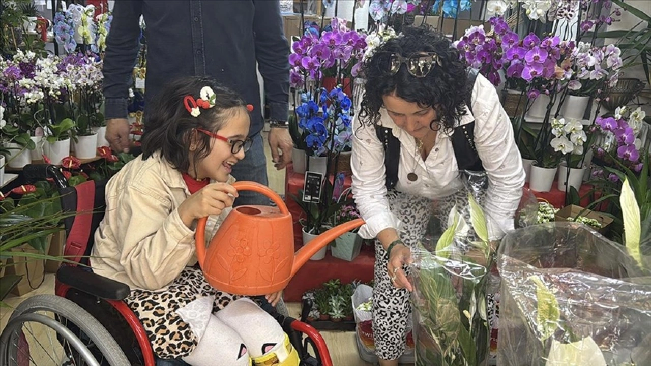 Serebral palsili Zeynep Ada annesinin sevgisi ve ilgisiyle yaşama tutundu