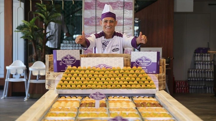 Seyyar börekçilikle başladığı gıda sektöründe 21 ülkeye tatlı gönderiyor