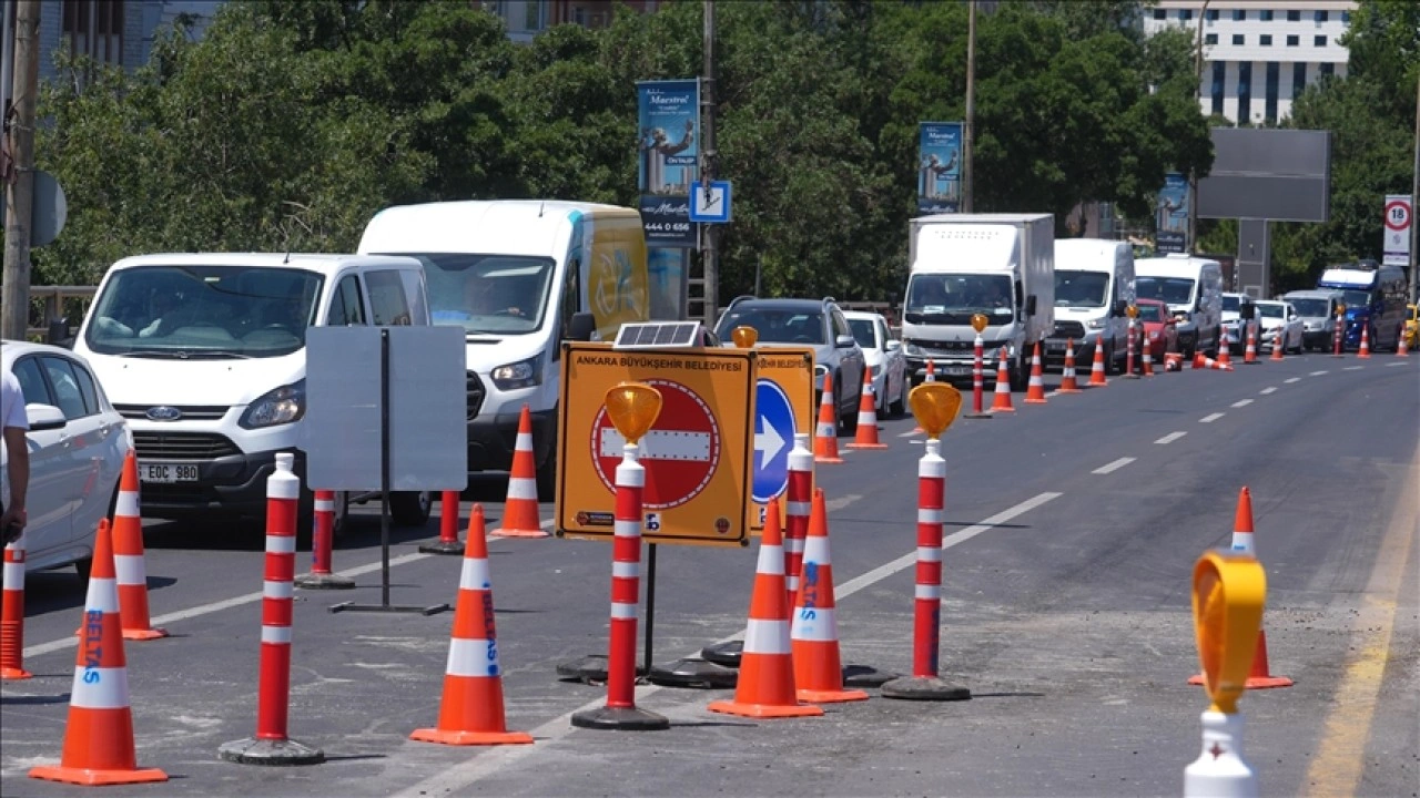 Sıhhiye Köprüsü'nde bakım çalışmaları nedeniyle trafik yoğunluğu oluştu