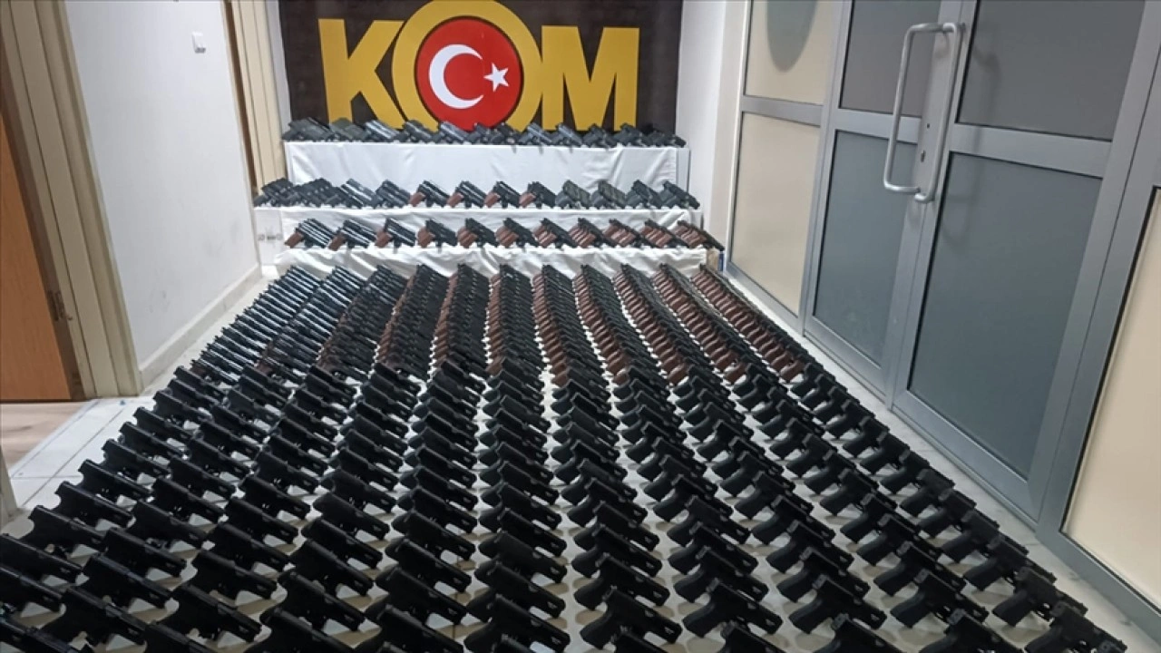 Silah kaçakçılığı yapan şebeke, 11 aylık çalışmayla çökertilmiş