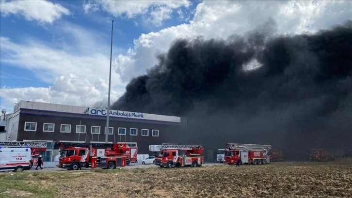 Silivri'de fabrikada çıkan yangın ekiplerin çalışmasıyla söndürüldü