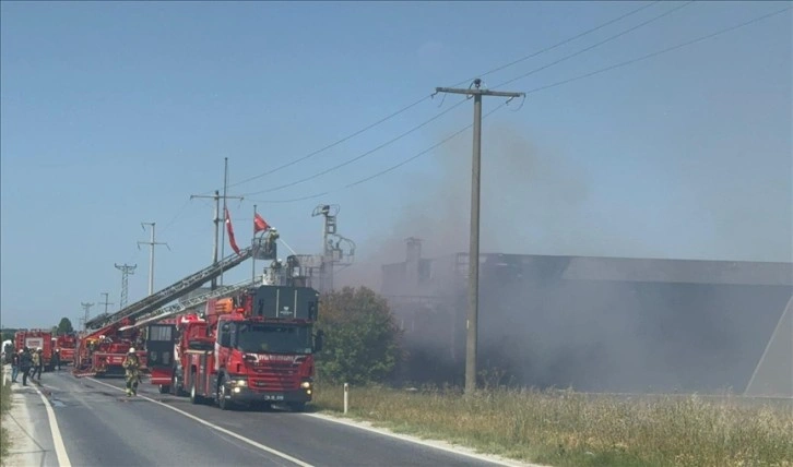 Silivri'de fabrikada çıkan yangın söndürüldü