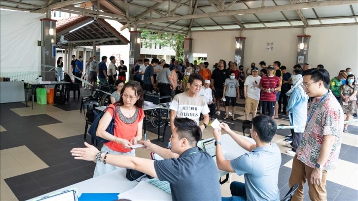 Singapur'da Cumhurbaşkanı seçimlerinde oy verme işlemi başladı