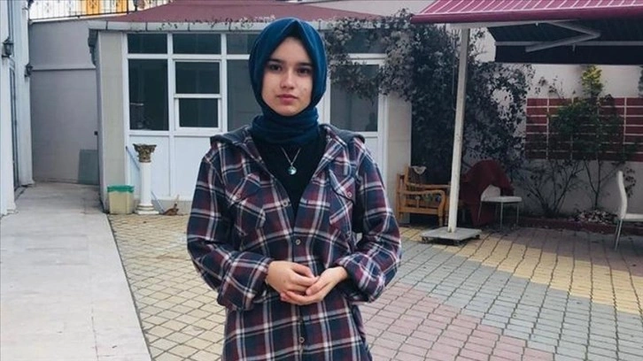 Sinop'ta dershaneye giderken sahipsiz köpeklerin saldırdığı kız öğrenciyi mahalleli kurtardı