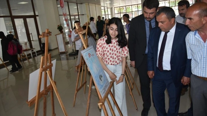 Sinop'ta lise öğrencilerinin yaptığı karikatürler sergileniyor