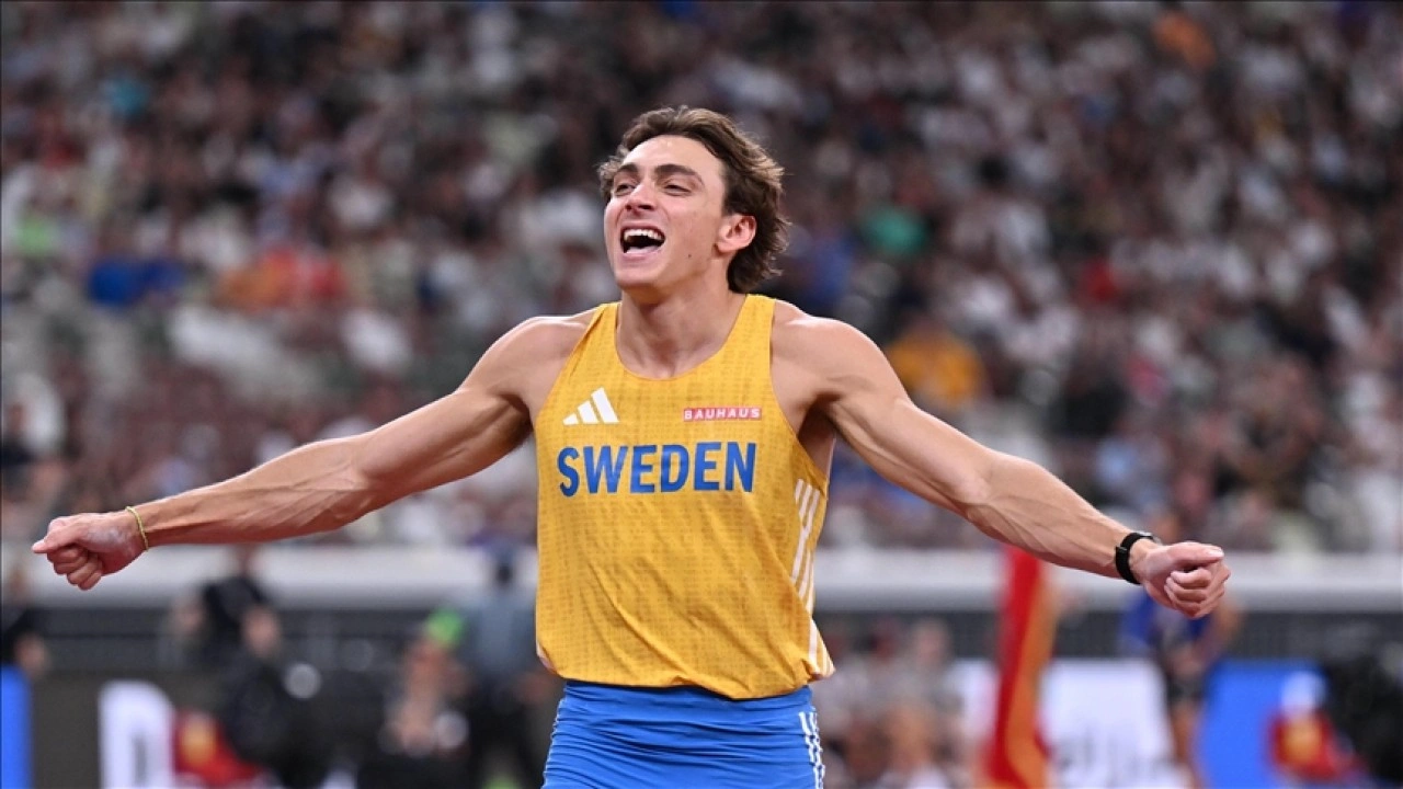 Sırıkla atlamacı Duplantis, 14. dünya rekorunu kırdı