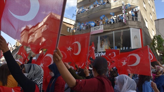 Şırnak'ta terör mağduru aileler HDP il binası önünde eylem yaptı