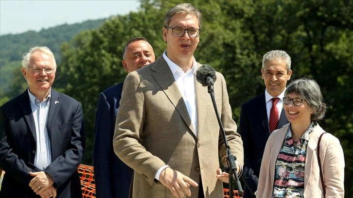 Sırp lider Vucic, Türk şirketinin yapımını üstlendiği yol yapım çalışmalarını inceledi