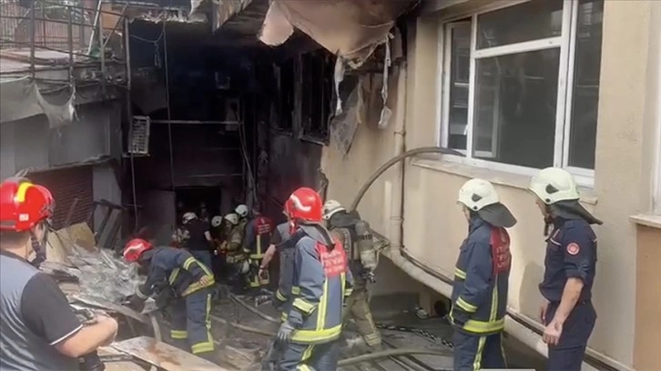 Şişli'de 13 katlı bir binada çıkan yangında 2 kişi öldü, 2 kişi yaralandı