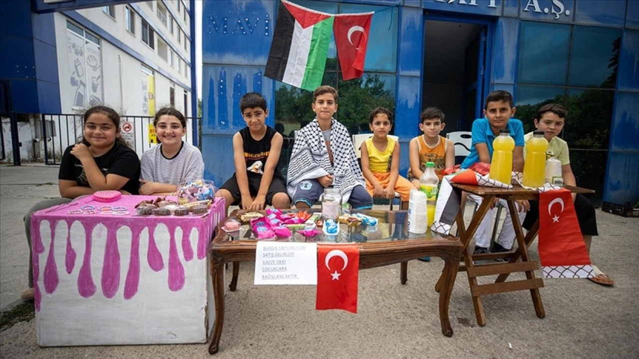 Sitedeki oyun sahasını yeniletmekten vazgeçip Gazze'deki akranlarına bağışta bulundular
