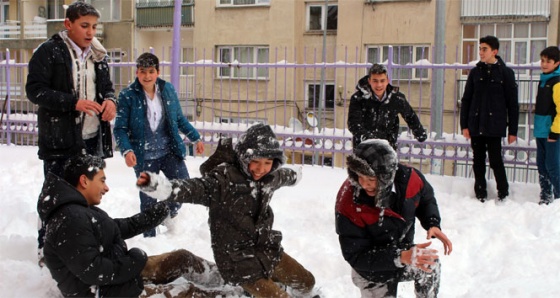 Sivas'ta iki ilçede taşımalı eğitime kar engeli | Sivas'ta 28 Aralık okullar tatil mi?