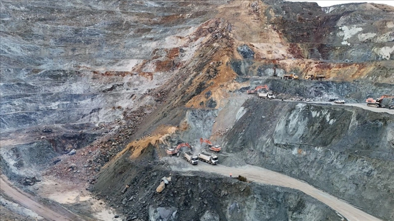 Sivas'ta maden ocağında göçük altında kalan şantiye müdürünü arama çalışmaları 25 gündür sürüyor