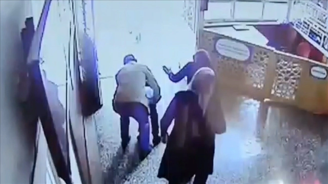Sivas'ta öğretmen nefes borusuna yemek kaçan öğrencisini Heimlich manevrasıyla kurtardı