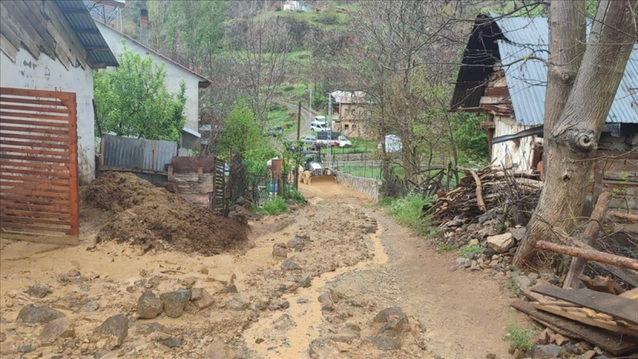 Sivas'ta şiddetli yağışlar sele neden oldu