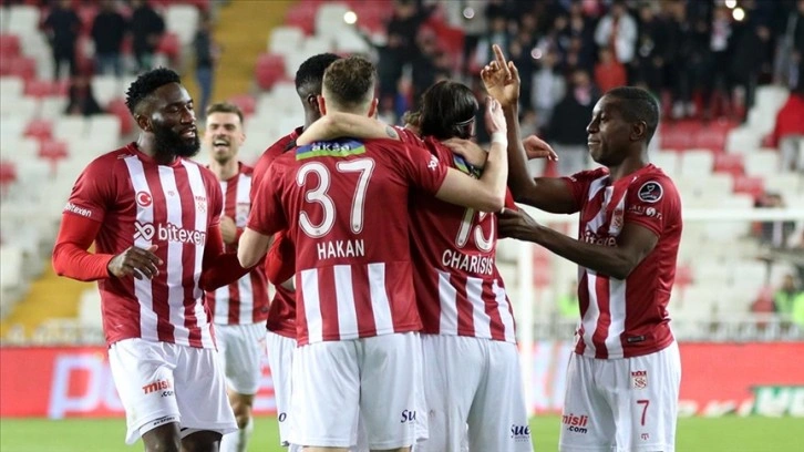 Sivasspor evinde Trabzonspor'u 4-1 mağlup etti