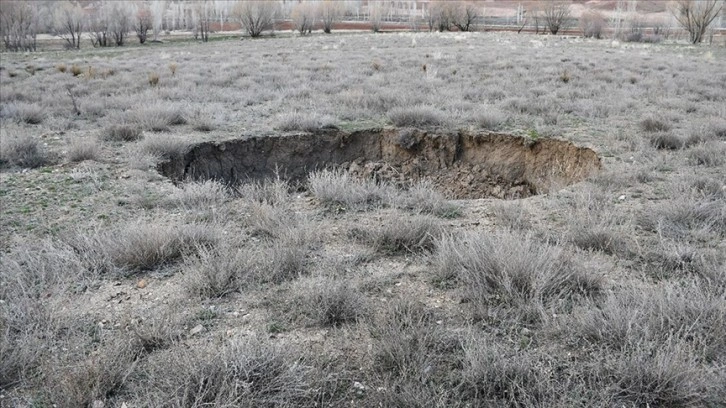 Sivas'ta, Kahramanmaraş merkezli depremler sonrası obruklar oluştu