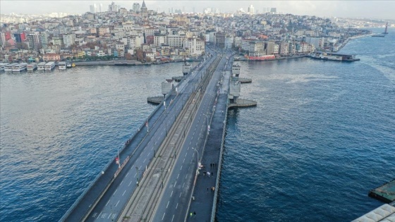 Sokağa çıkma kısıtlaması nedeniyle cadde ve sokaklarda sessizlik hakim